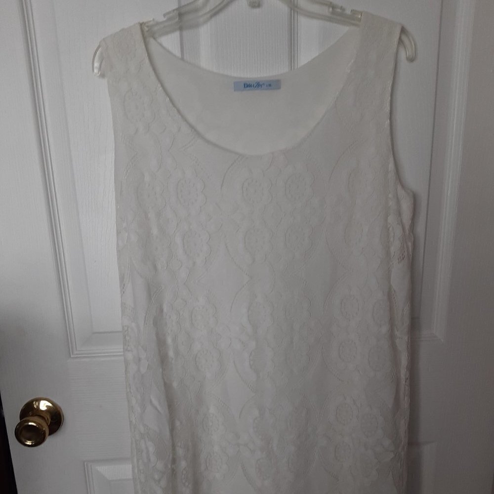 Elsie & Zoey  Size L/XL  White Sleeveless Lace Dress w/Brocade Bottom